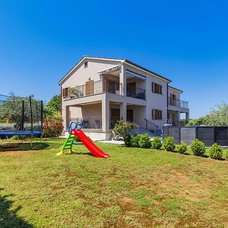 Kika-2 By Interhome * Ližnjan