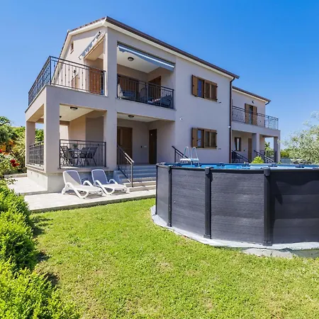 Apartamento Kika-2 By Interhome